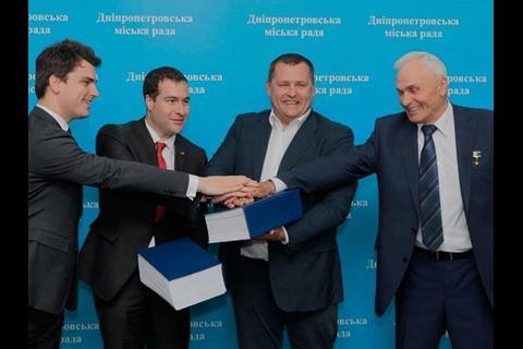 tn_ua-dnipro_metro_extension_contract_signing_2.jpg